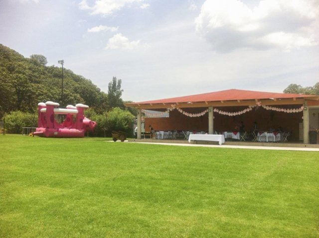 Fiesta Infantil con Brincolín en la Terraza para Fiestas La Grana