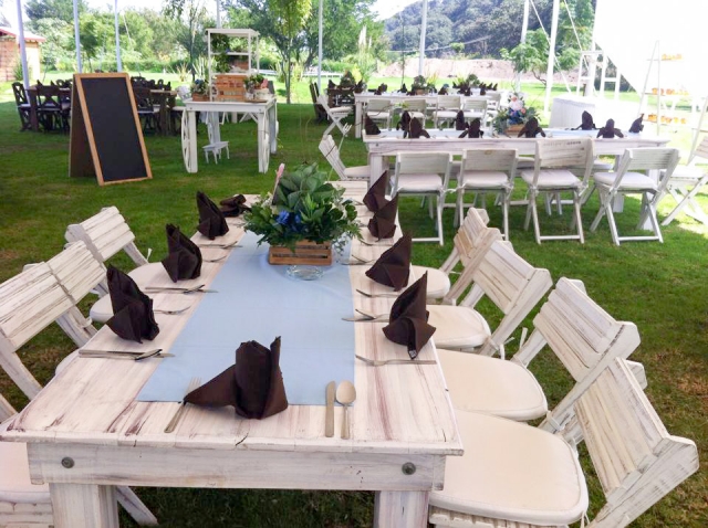 Tablón Rustico Claro montado para boda en La Grana Terraza Jardín